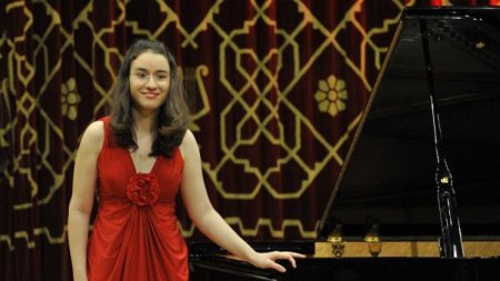 Poezie si virtuozitate: recital Liszt cu p<span style='background:#EDF514'>IANIS</span>ta Adela Liculescu