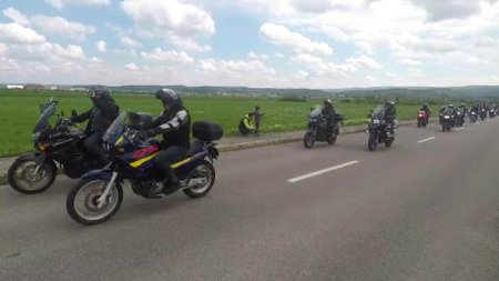 Parada moto in Cluj-Napoca. Sute de motociclisti au defilat pe doua roti intr-o campanie de prevenire a incidentelor rutiere