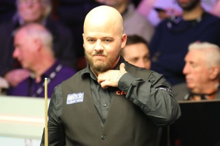 One-hit wonder? Luca Brecel, detinatorul titlului, a fost eliminat intr-un mod incredibil in primul tur al <span style='background:#EDF514'>CAMPIONATU</span>lui Mondial de Snooker