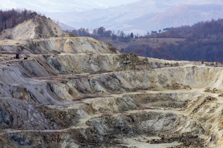 Gabriel Resources si Rosia Montana Gold Corporation au deschis procese prin care contesta sechestrul pus de autoritatile romane in urma <span style='background:#EDF514'>PIERDERI</span>i procesului intentat Statului Roman