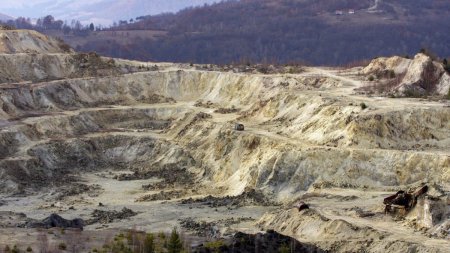 Gabriel Resources si Rosia Montana au dat in judecata statul roman pentru <span style='background:#EDF514'>SECHESTRU</span>l pus in contul datoriei de 10 milioane de dolari