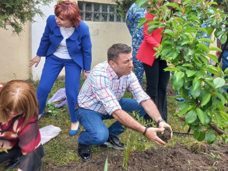 Tensiuni la Colegiul Hasdeu din Buzau: Control al ISJ la aproape trei saptamani de la demisia <span style='background:#EDF514'>DIRECTOARE</span>i