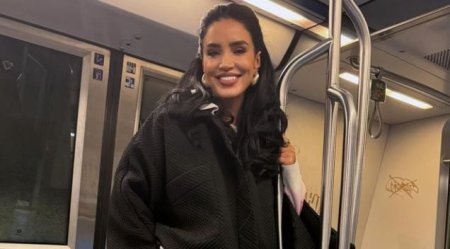 Imagini cu Adelina Pestritu la metrou. A renuntat la masinile de lux pentru transportul in comun: 