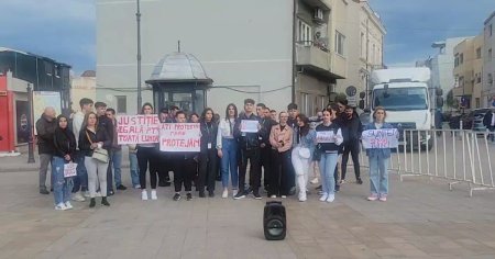 Protest antidrog in piata Ovidiu: tatal lui <span style='background:#EDF514'>SEBASTIAN</span> Olariu cere dreptate pentru fiul sau VIDEO