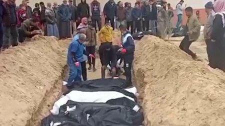 Zeci de cadavre, exhumate din curtea unui spital din Gaza