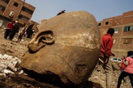 Egiptul a recuperat o statuie <span style='background:#EDF514'>FURAT</span>a a lui Ramses al II-lea, veche de 3.400 de ani