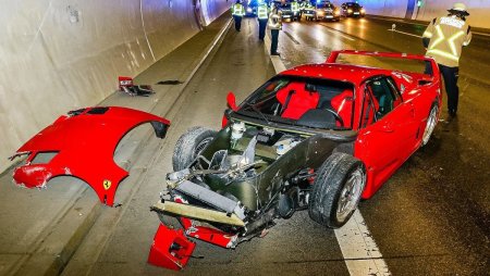 Un Ferrari rar de 3 milioane de euro a fost facut praf de un angajat al unui dealer de masini de lux, in drum spre o expozitie, in <span style='background:#EDF514'>GERMANIA</span>