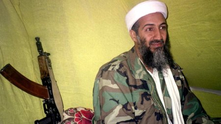 Cum a scapat Osama bin Laden de rachetele americane fugind calare pe un magar: Cand au lovit, <span style='background:#EDF514'>TERORIST</span>ul era la doar cateva sute de metri