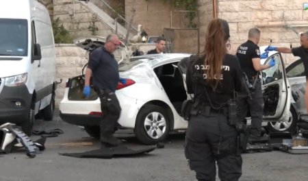 Atac cu masina la o sinagoga din Ie<span style='background:#EDF514'>RUSA</span>lim: cel putin doi raniti, atacatorii au fugit