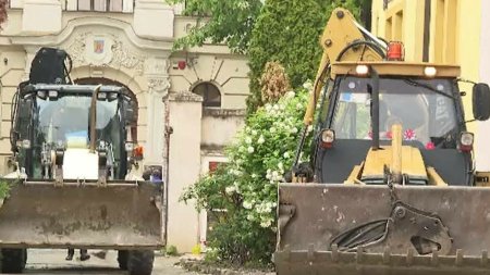 O strada din Timisoara a fost transformata in curte privata de cateva familii. Fritz a adus buldozerele si a iesit <span style='background:#EDF514'>SCANDA</span>l