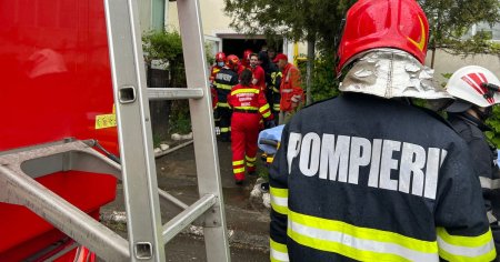 Apartament cuprins de flacari in Braila. Doua persoane inconstiente gasite in locuinta, se fac manevre de resuscitare