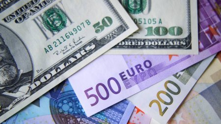 Curs valutar BNR, 22 aprilie 2024 | Euro si dolarul american scad, <span style='background:#EDF514'>LEUL</span> romanesc creste
