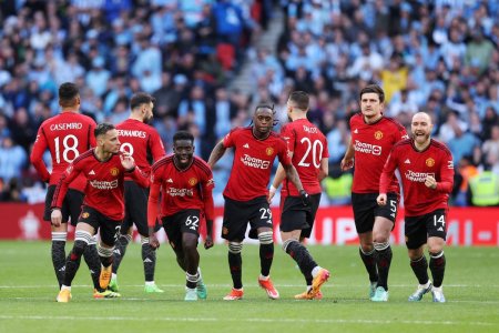 <span style='background:#EDF514'>FOTBALISTUL</span> lui Manchester United, ironizat dupa gestul din fata celor de la Coventry: Nici macar n-ai fi titular la ei, «dezastrule»!