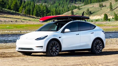 Tesla a redus preturile masinilor pe marile piete, deoarece <span style='background:#EDF514'>VANZARILE</span> sunt in scadere