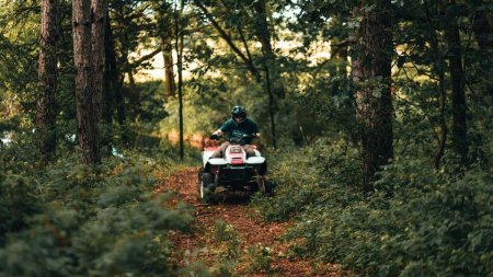 Ce echipament de protectie ar trebui sa porti cand <span style='background:#EDF514'>CONDUC</span>i un ATV in functie de sezon?