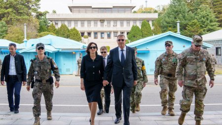 <span style='background:#EDF514'>GALERIE</span> FOTO cu presedintele Klaus Iohannis in Coreea de Sud, alaturi de Carmen Iohannis. Vizita in zona demilitarizata