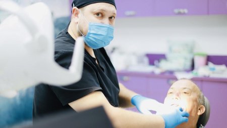 5 indicii care te anunta ca e timpul sa iei in considerare implanturile dentare