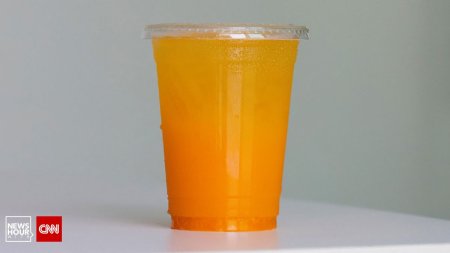 Sucurile din <span style='background:#EDF514'>FRUCT</span>e exotice contin mai mult mere si zahar, decat mango si papaya | Bauturile pentru copii, adevarate bombe calorice: Daca vreti sa ii imbolnaviti, atunci continuati sa le dati