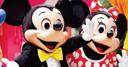 Romani <span style='background:#EDF514'>PRIN</span>si la Bologna jefuind trecatori, dupa ce s-au deghizat in Mickey si Minnie Mouse