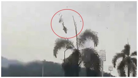 Momentul in care doua elicoptere <span style='background:#EDF514'>MILITARE</span> se ciocnesc in aer, in timpul unui antrenament. Zece oameni au murit | VIDEO