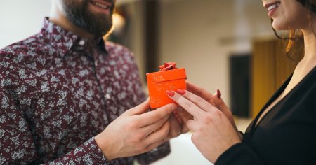 Psihologia din spatele cadourilor: ce ne motiveaza cand facem cadouri