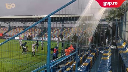 FC Voluntari - FCU Craiova » Oltenii, apostrofati si incurajati de fanii deplasati pe Stadionul <span style='background:#EDF514'>ANGHEL IORDANESCU</span>