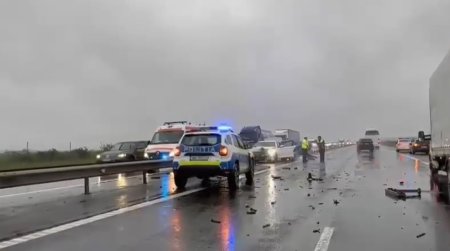 Un sofer a murit, dupa ce a intrat cu masina in parapetul <span style='background:#EDF514'>METAL</span>ic dintre sensurile de mers ale autostrazii A1. VIDEO