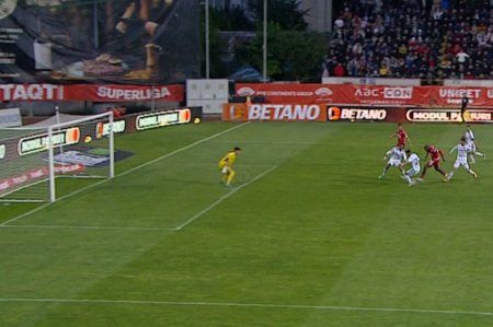 A fost sau nu a fost offside? Golul marcat de Dinamo a fost anulat, dar reluarile nu sunt deloc clare