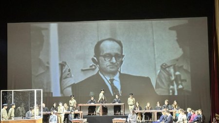 Invatand Istoria prin Teatru: <span style='background:#EDF514'>ELEVII</span> reconstituie Procesul lui Eichmann intr-o lectie de istorie inedita, pe scena Operei Nationale Bucuresti