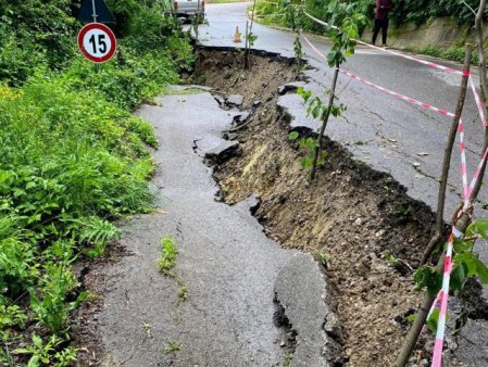 Drum prabusit in Alba din cauza ploilor torentiale