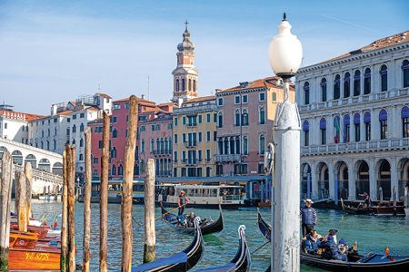 Venetia introduce o taxa de intrare pentru turistii care vor sa viziteze orasul. Masura are ca scop reducerea aglomeratiei in oras