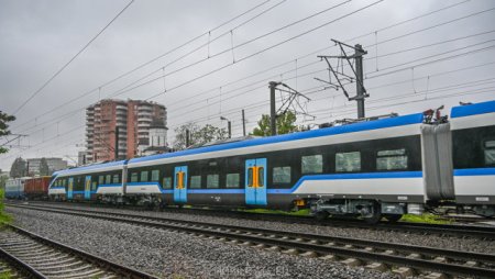 Chinezii de la CRRC au livrat primul tren electric Romaniei, direct in Portul <span style='background:#EDF514'>CONSTANTA</span>