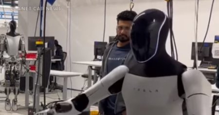 Elon <span style='background:#EDF514'>MUSK</span> anunta ca Tesla ar putea incepe sa vanda robotii Optimus pana la sfarsitul anului viitor | VIDEO