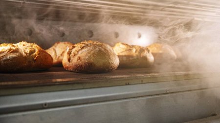 Colosul strain care a preluat compania ce produce una dintre cele mai iubite paini din Romania