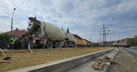 Cum arata noua promenada din centrul Hunedoarei, cladita de muncitorii adusi din tari exotice VIDEO