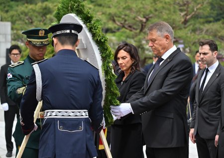 Ce tinuta a purtat Carmen Iohannis in vizita diplomatica din Coreea de Sud: Este la cea mai buna aparitie a sa!