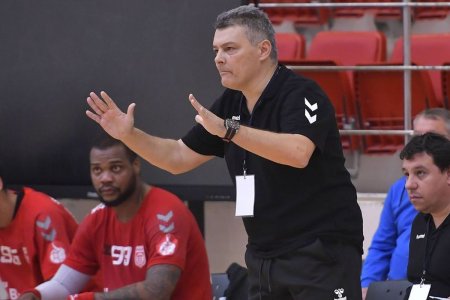 Xavi Pascual isi joaca postul in re<span style='background:#EDF514'>TURUL</span> cu Skjern » Antrenorul lui Dinamo a ajuns la mana jucatorilor