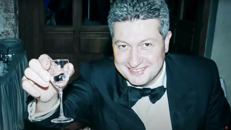 Adjunctul Apararii din Rusia, unul dintre cei mai bogati demnitari, arestat. Ce se intampla acum la <span style='background:#EDF514'>KREMLIN</span> FOTO&VIDEO