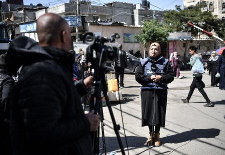 Interviu. Steven Youngblood, director al revistei Global Peace Journalism: Mass-media poate crea o atmosfera care este favorabila pacii sau cel putin poate evita sa agraveze <span style='background:#EDF514'>CONFLICT</span>ul