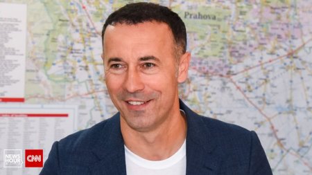 Iulian Dumitrescu, b<span style='background:#EDF514'>ARON</span>ul acuzat de coruptie, si-a depus candidatura pentru sefia Consiliului Judetean Prahova
