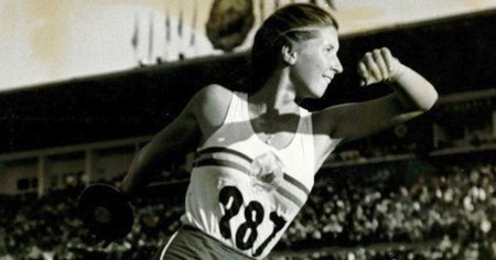 25 aprilie, ziua in care s-a nascut Lia Manoliu, prima sportiva din lume care a <span style='background:#EDF514'>PARTI</span>cipat la sase editii consecutive ale Jocurilor Olimpice VIDEO