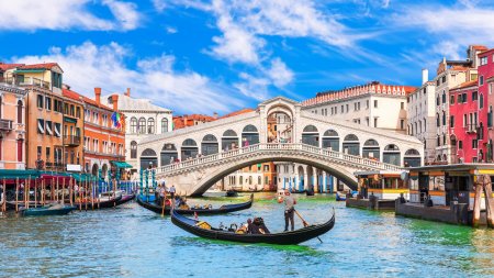 Metoda prin care Venetia incearca <span style='background:#EDF514'>SA FACA</span> fata turismului excesiv. Creeaza stres pentru oras