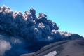 Vulcanul Ebeko din Insulele Kurile de Nord a aruncat o coloana de cenusa la o <span style='background:#EDF514'>INALT</span>ime de 3 kilometri