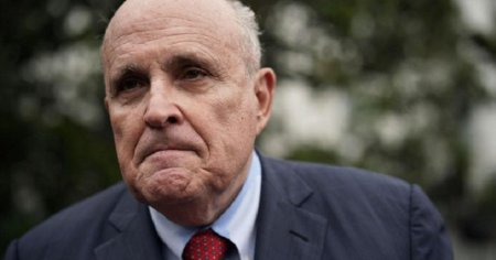 18 persoane din Arizona, printre care si si Rudy Giuliani, inculpate pentru incercarea de a manipula <span style='background:#EDF514'>ALEGERILE</span> prezidentiale din 2020