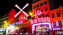 Aripile cabaretului Moulin Rouge s-au prabusit. Si fatada a fost avariata | VIDEO