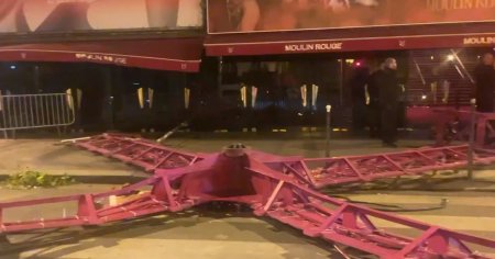 Incident la <span style='background:#EDF514'>PARIS</span>: A cazut celebra morisca de vant de pe cabaretul Moulin Rouge VIDEO