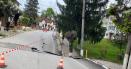 Zeci de persoane au fost evacuate in Slanic Prahova, dupa ce pe o strada s-a format un crater de 2 metri FOTO