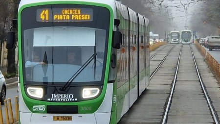 Tramvai deraiat pe linia 41, in Bucuresti | A fost formata linia <span style='background:#EDF514'>NAVE</span>ta 641 pentru a prelua calatorii