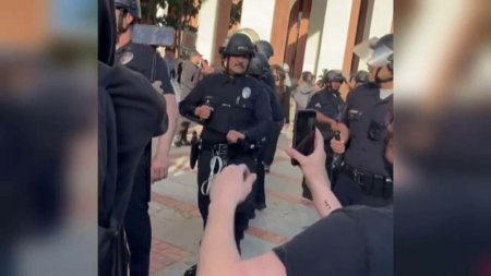 Aproape 100 de studenti au fost arestati intr-un campus din California pentru ca protestau fata de <span style='background:#EDF514'>RAZBOIUL DIN FASIA GAZA</span>