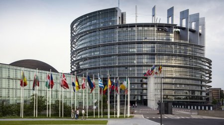 Parlamentul European aloca 4,8 miliarde de euro pentru sprijinul Ucrainei, parte a raportului intocmit de Siegfried Muresan